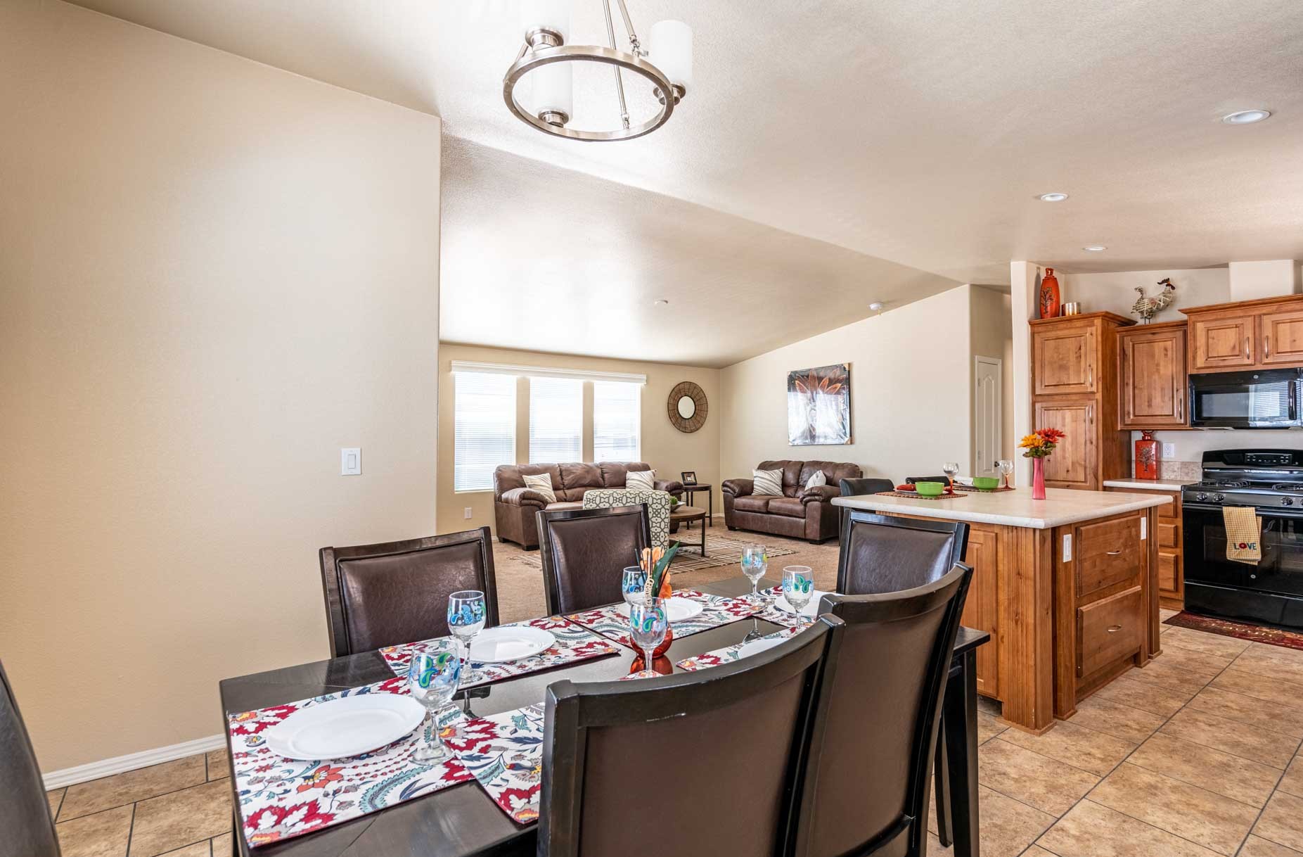 water‑hookup, remodel, smart‑home, handicap accessible homes, top rated dealer, BonitofehmesacavcoAdiningroom